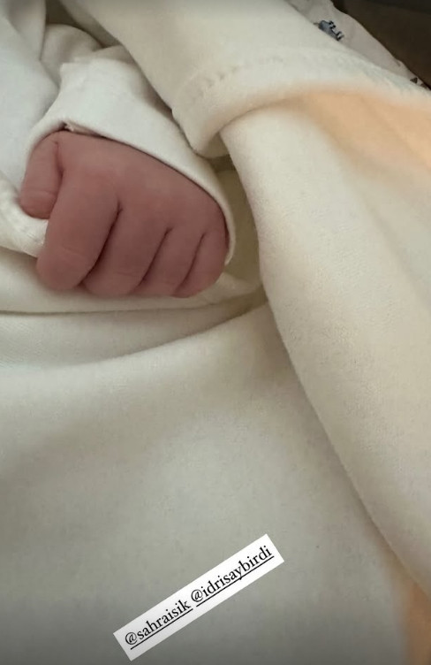 Doğum yapan Sahra Işık, oğlunu kucağına aldı - Resim : 2