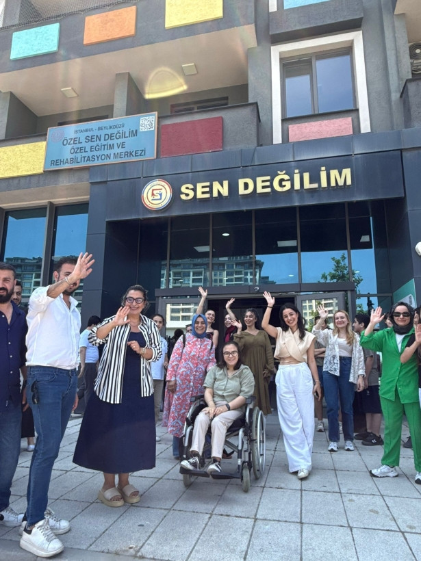 Helin Kandemir özel gereksinimli çocuklarla bir araya geldi
