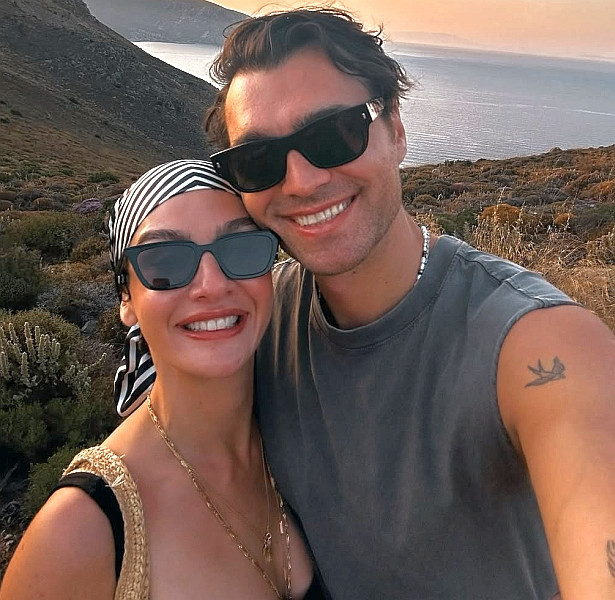 Birce Akalay ve Hakan Kurtaş yaz sezonunu aşk paylaşımlarıyla açtı - Resim : 2