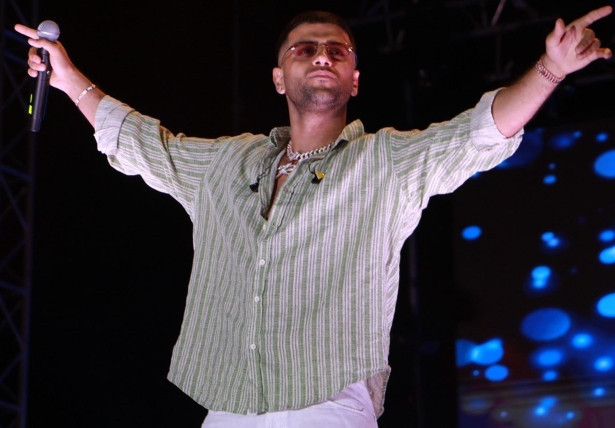 Tekirdağ'da 'Uluslararası Kiraz Festivali'nde Simge Sağın ve Reynmen sahne aldı - Resim : 2