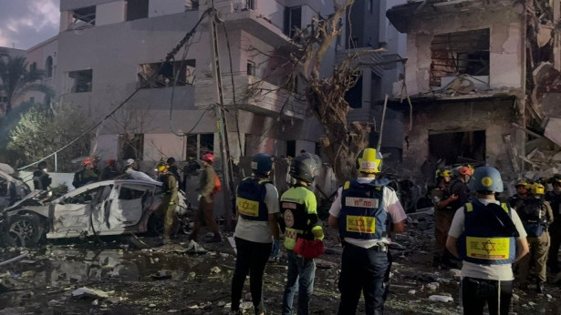 İran-İsrail savaşının 4'üncü gününde enerji tesislerine saldırı