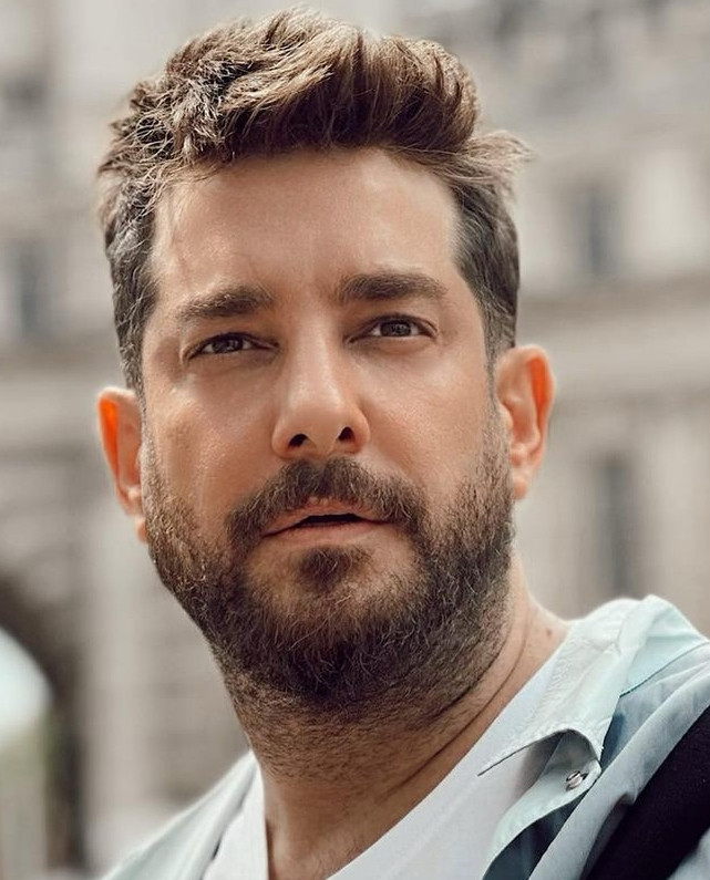 Ezgi Mola ve Mustafa Aksakallı'nın ani boşanmasında merak uyandıran Enis Arıkan detayı - Resim : 4