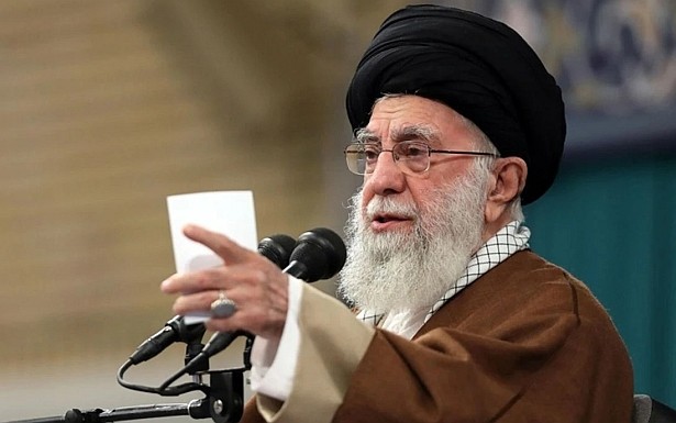 Hamaney: "İsrail vahim bir hata yaptı ve sonuçlarına katlanacak"