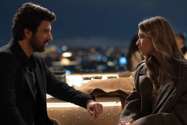 Afra Saraçoğlu ve Engin Akyürek'i buluşturan "İstanbul Aşkım" geri sayımda