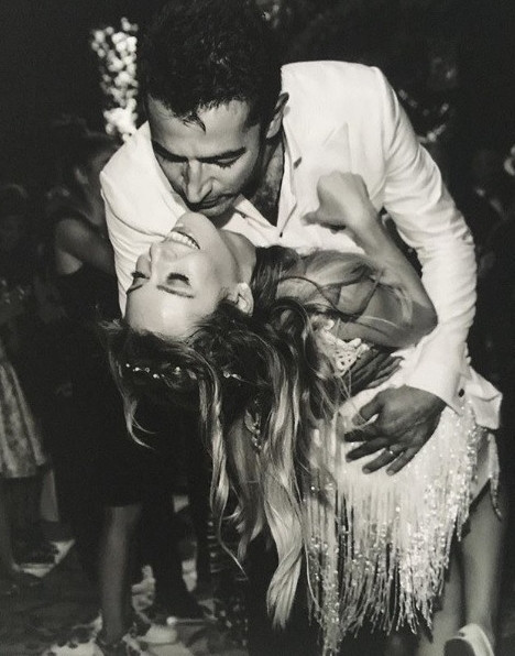 Sinem Kobal'dan romantik kutlama: "İyi ki doğdun sevgilim"