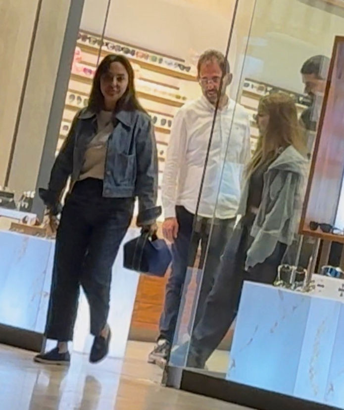 Ebru Gündeş ve eşi sabaha karşı mağaza açtırdı - Resim : 3