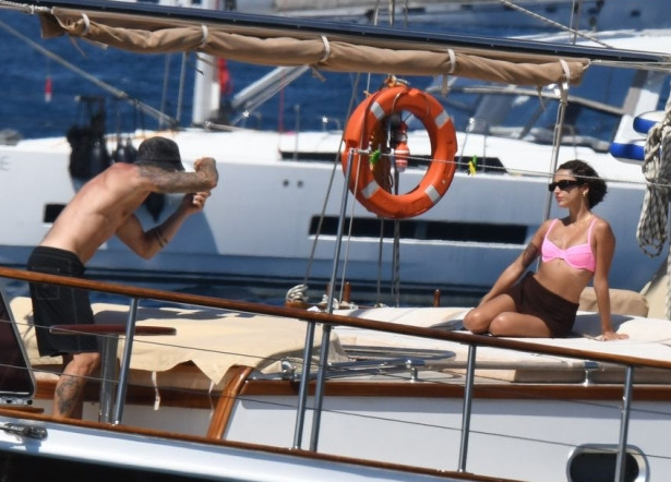 Zeynep Bastık ve Serkay Tütüncü tekne tatilinde sobelendi - Resim : 2