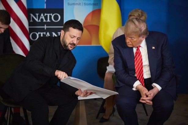 Ukrayna Devlet Başkanı Zelenskiy ile ABD Başkanı Trump, Lahey’de görüştü