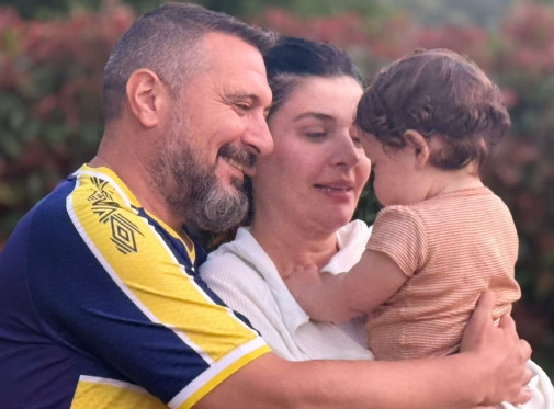 Gonca Vuslateri'nden mutlu aile pozu