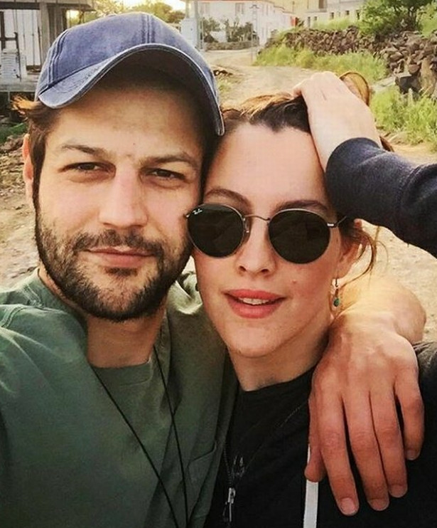 Serhat Teoman ve Leyla Feray'ın 10 yıllık aşkı sona erdi - Resim : 2
