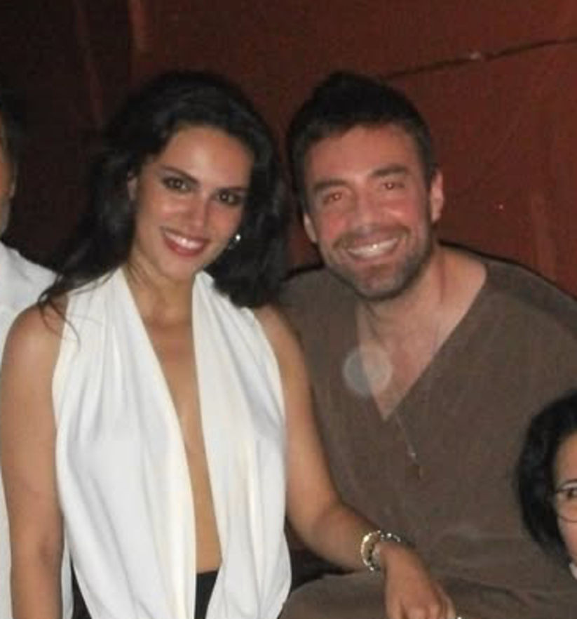 Özgü Kaya'nın adı hangi ünlü popçuyla anılıyor?