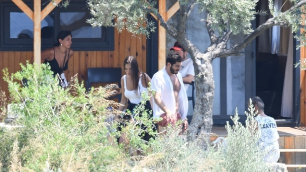 Burak Deniz yeni aşkıyla sobelendi