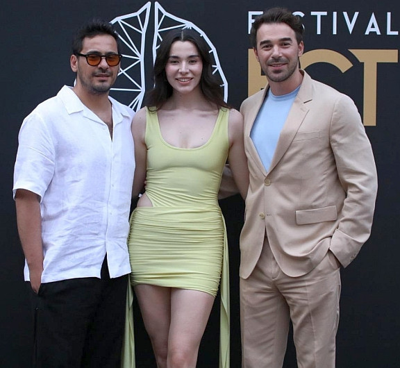 "Aldatmak" dizisinin 3 genç yıldızına İtalya'dan ödül - Resim : 2