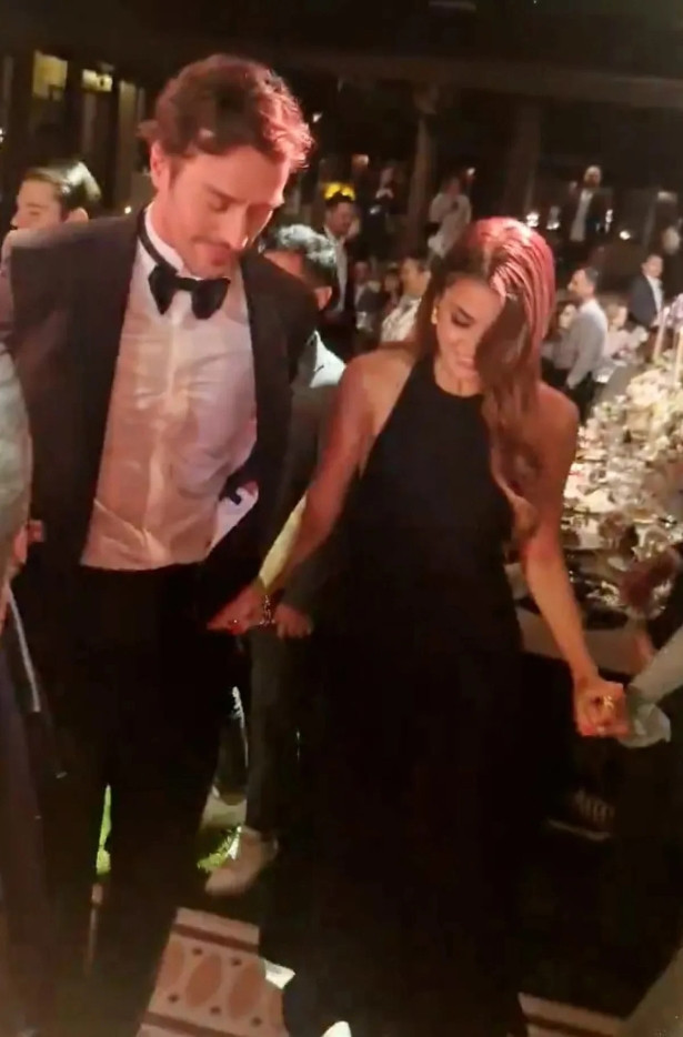 Hande Erçel'e tartışmalı sevişme sahneleri soruldu - Resim : 2