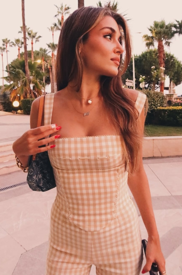 Hande Erçel sevgilisi Hakan Sabancı ile Cannes tatilinde - Resim : 2