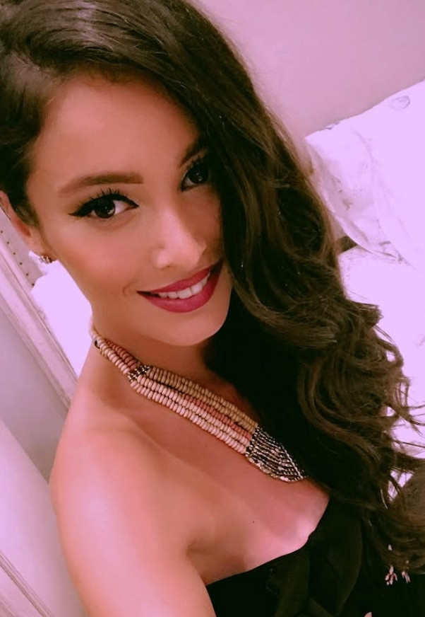 Ayşe Akın kalbini fenomen oyuncuya kaptırdı