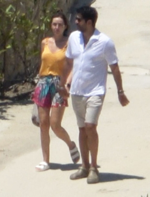 Burak Özçivit tatile milyonluk araçlarını da götürdü - Resim : 2