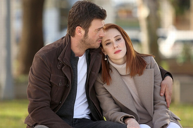 Elçin Sangu'dan Kıvanç Tatlıtuğ'a 'lanetli' yakıştırması