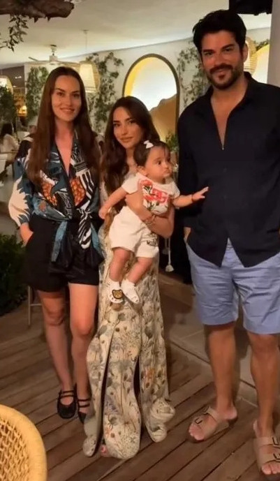 Burak Özçivit'e hayranlarından tatilde de rahat yok