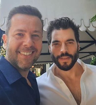 Akın Akınözü ve Serra Arıtürk Cannes'daki Mipcom Fuarı'na katılacak - Resim : 2