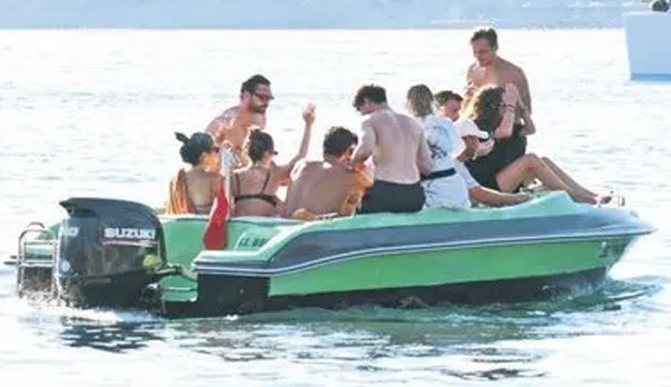 Yalıkavak'ta tatil yapan ünlüler 6 kişilik bota 12 kişi bindi - Resim : 2