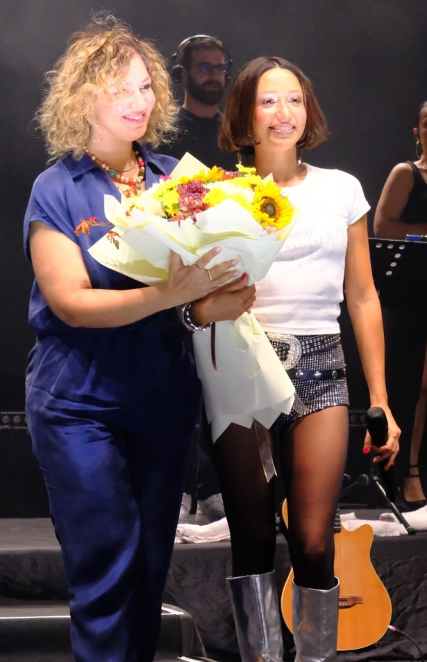 Nasreddin Hoca Şenliği'nde Zeynep Bastık sahne aldı