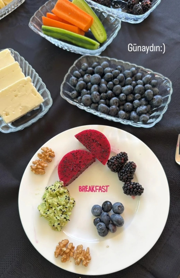 Çağla Şıkel'in yeni kahvaltı tabağı yine gündem oldu