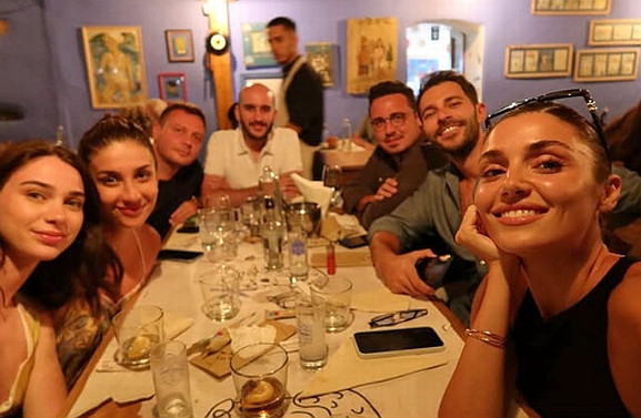 Hande Erçel'i makyajsız haliyle kimse tanıyamadı