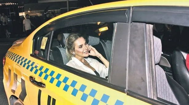 Ece Erken, Sinan Akçıl sorulunca koltuğa uzandı