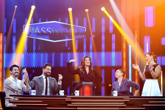 Enis Arıkan’dan Password'de komedi şov