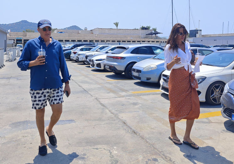 Güzide Duran ve Fikret Orman Yunan Adalarında tatil yapıyor