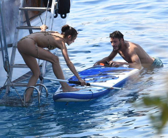 Hafsanur Sancaktutan ve Kubilay Aka tekne tatilinde