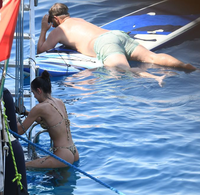 Hafsanur Sancaktutan ve Kubilay Aka tekne tatilinde - Resim : 3