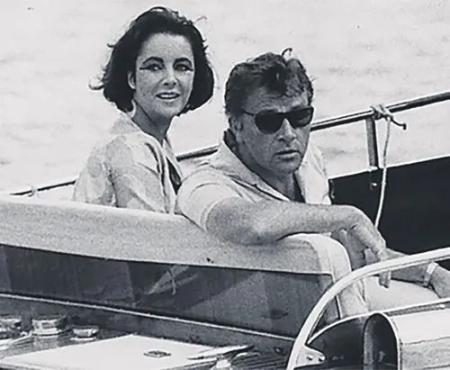 Sosyete 5 milyonluk tatil için kuyrukta