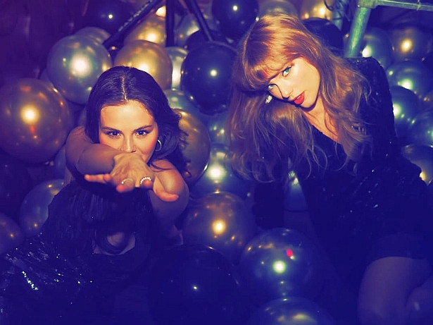 Güzel şarkıcı 33. yaşına aşkla girdi