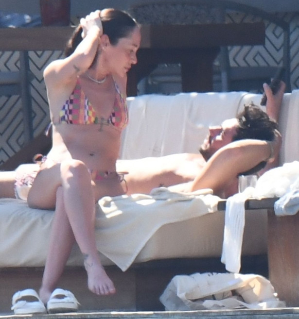 Alya ve Yılmaz Kunt'un tutkulu tatili sürüyor