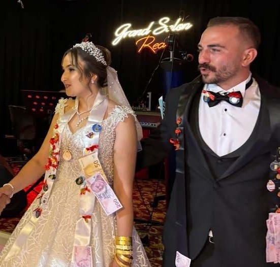 Evlendikten 10 gün sonra yangında şehit oldu - Resim : 2
