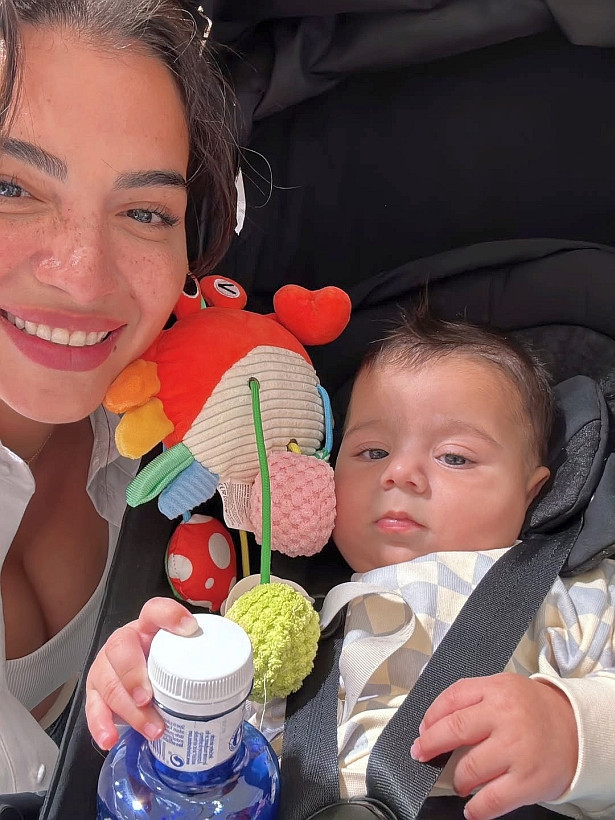 Melisa Aslı Pamuk ve Yusuf Yazıcı'nın minik bebeklerine beğeni yağdı - Resim : 2