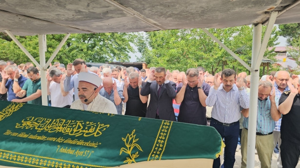 Cem Küçük'ün babasının cenazesi memleketi Giresun'a uğurlandı