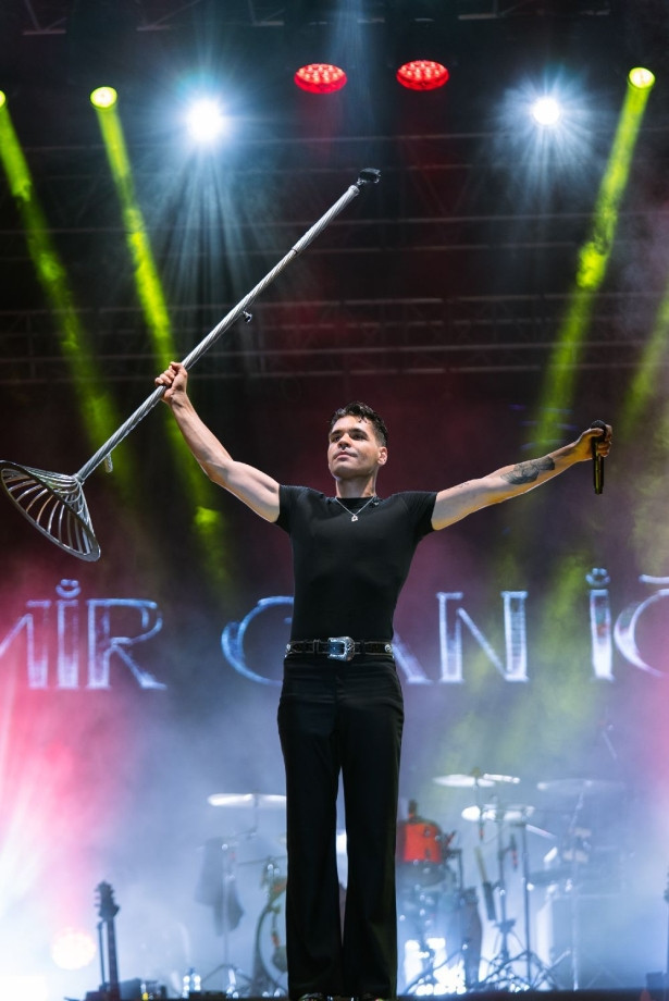 Emir Can İğrek’ten yaz boyunca coşkulu konserler