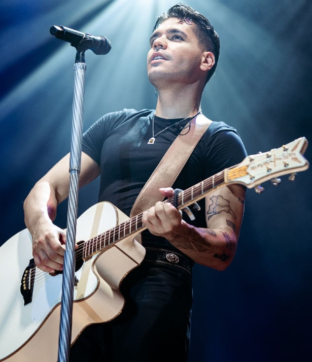 Emir Can İğrek’ten yaz boyunca coşkulu konserler - Resim : 2