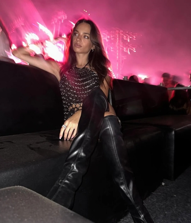 Eylül Tumbar'ın 'JLO' kombini şaşkınlık yarattı