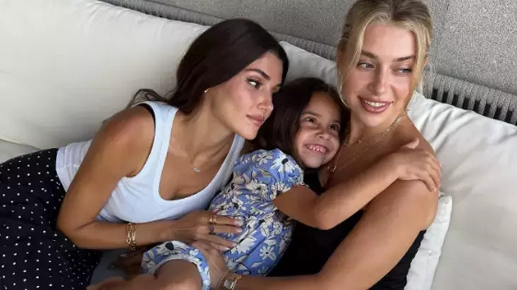 Hande Erçel tatilini sevimli yeğeni Mavi'yle geçiriyor