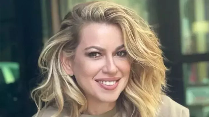 İpek Tuzcuoğlu yeni projesi için sarışın oldu