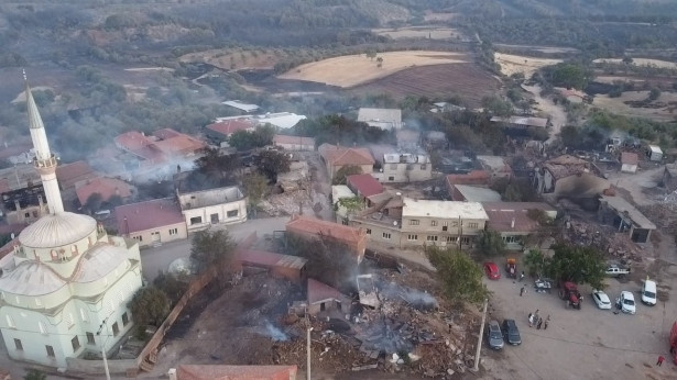 Çanakkale saatlerdir yanıyor: 4 kişi gözaltında