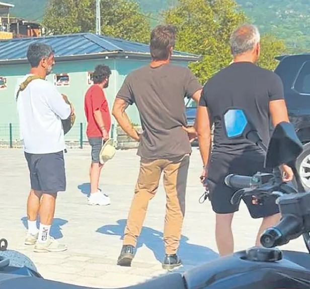 Halit Yukay, Kıvanç Tatlıtuğ ile telefonda konuşurken çarpışmış - Resim : 4