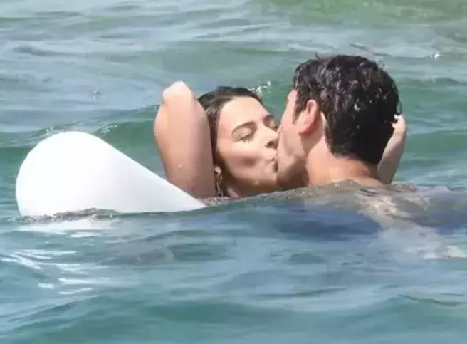 'Arka Sokaklar' dizisinin Şule'si denizde aşka geldi