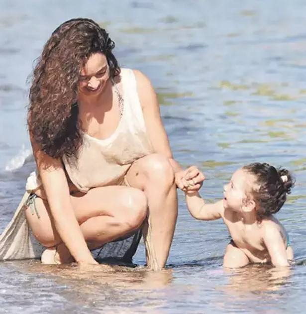 Eski Dünya Güzeli Azra Akın'dan estetik itirafı