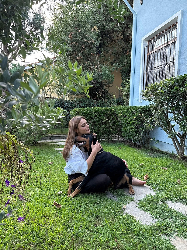 Rabia Soytürk şiddet mağduru köpeği sahiplendi