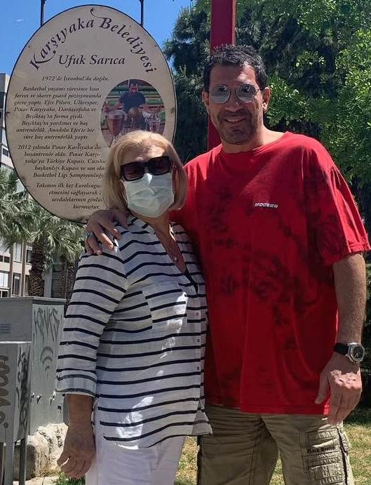 Ufuk Sarıca'nın "tabelası" kaldırıldı